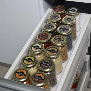 סט צנצנות זכוכית עגולות לתבלינים סדר וסטייל במטבח שלך