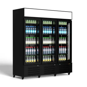 מקרר ויטרינה תעשייתי RF-1390PS עם שלוש דלתות זכוכית במבט זוויתי